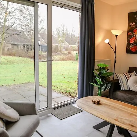 Vakantiehuis Vakantiehuis Bos en Natuur, nabij Breda VP069
